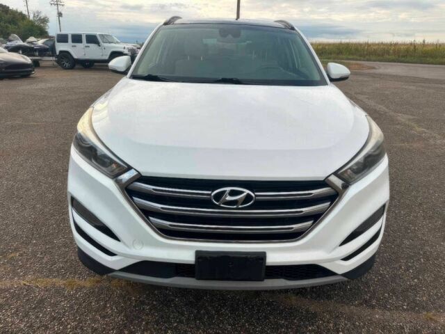 Белый Хендай Туксон, объемом двигателя 1.6 л и пробегом 48 тыс. км за 9200 $, фото 1 на Automoto.ua