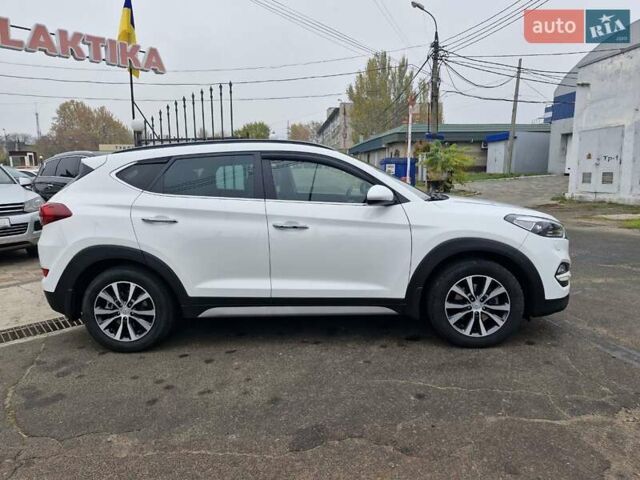 Белый Хендай Туксон, объемом двигателя 2 л и пробегом 111 тыс. км за 19999 $, фото 7 на Automoto.ua