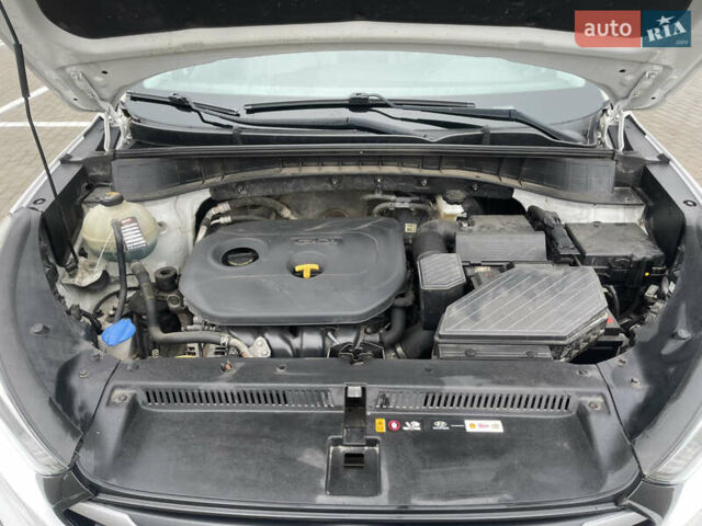 Белый Хендай Туксон, объемом двигателя 2 л и пробегом 91 тыс. км за 15900 $, фото 45 на Automoto.ua