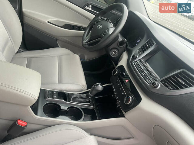 Белый Хендай Туксон, объемом двигателя 2 л и пробегом 91 тыс. км за 15900 $, фото 27 на Automoto.ua