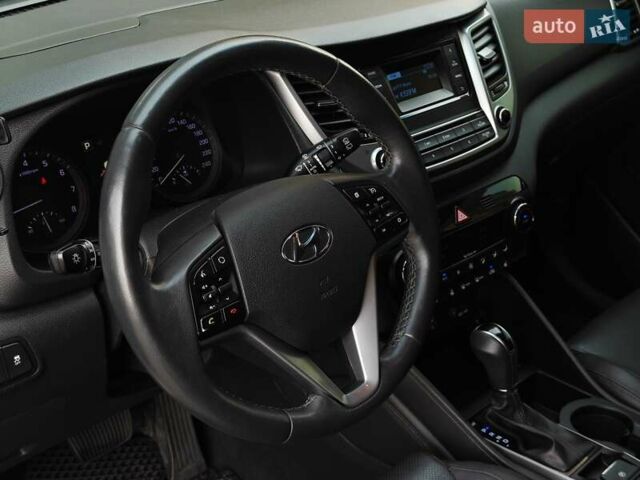 Белый Хендай Туксон, объемом двигателя 2 л и пробегом 99 тыс. км за 20500 $, фото 18 на Automoto.ua