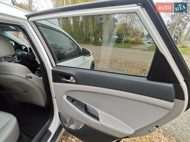 Белый Хендай Туксон, объемом двигателя 2.36 л и пробегом 75 тыс. км за 16700 $, фото 19 на Automoto.ua