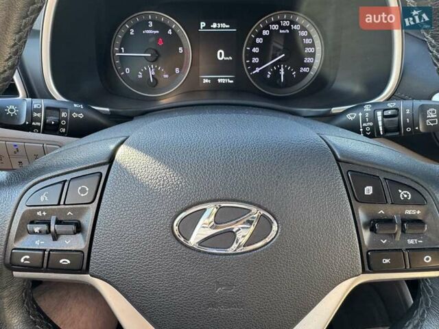 Белый Хендай Туксон, объемом двигателя 2 л и пробегом 97 тыс. км за 24800 $, фото 16 на Automoto.ua
