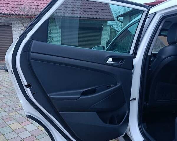 Білий Хендай Туксон, об'ємом двигуна 2 л та пробігом 169 тис. км за 19999 $, фото 71 на Automoto.ua