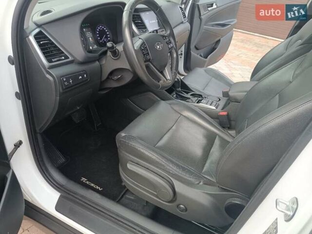 Білий Хендай Туксон, об'ємом двигуна 2 л та пробігом 169 тис. км за 19999 $, фото 12 на Automoto.ua