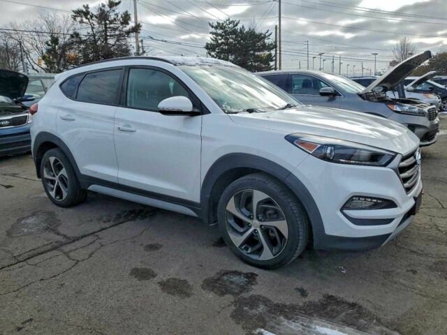 Белый Хендай Туксон, объемом двигателя 1.6 л и пробегом 120 тыс. км за 2800 $, фото 3 на Automoto.ua