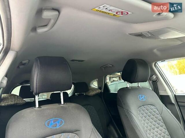 Белый Хендай Туксон, объемом двигателя 2 л и пробегом 131 тыс. км за 17600 $, фото 32 на Automoto.ua