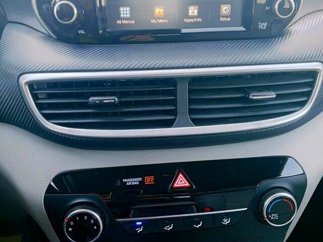Білий Хендай Туксон, об'ємом двигуна 2 л та пробігом 88 тис. км за 15900 $, фото 4 на Automoto.ua