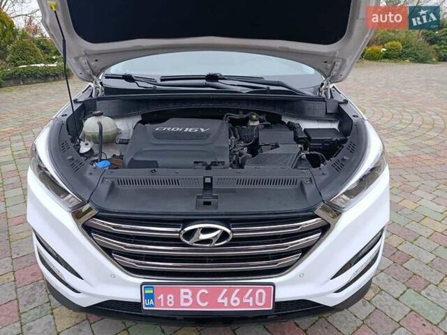 Білий Хендай Туксон, об'ємом двигуна 2 л та пробігом 169 тис. км за 19999 $, фото 56 на Automoto.ua