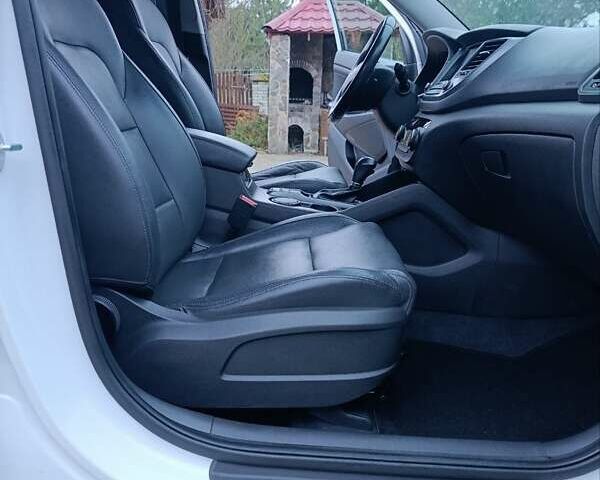 Білий Хендай Туксон, об'ємом двигуна 2 л та пробігом 169 тис. км за 19999 $, фото 77 на Automoto.ua