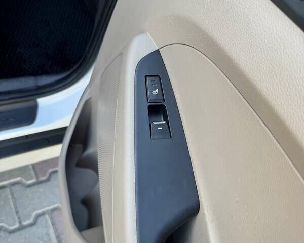 Белый Хендай Туксон, объемом двигателя 2 л и пробегом 97 тыс. км за 24800 $, фото 24 на Automoto.ua