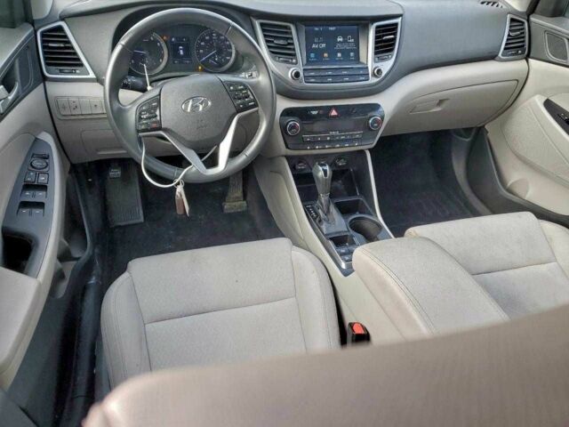 Белый Хендай Туксон, объемом двигателя 1.6 л и пробегом 120 тыс. км за 2800 $, фото 7 на Automoto.ua