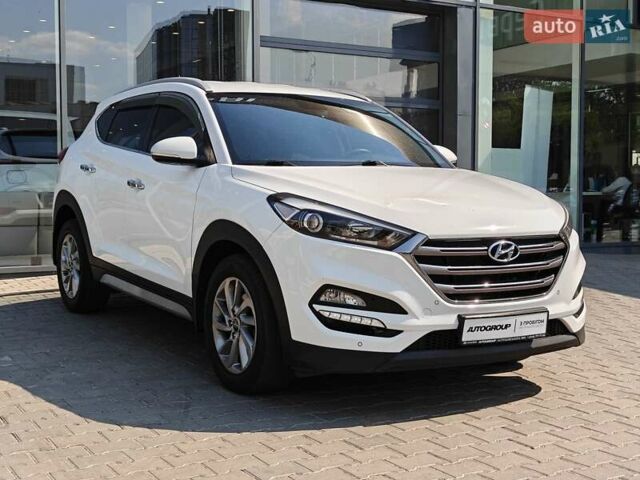 Белый Хендай Туксон, объемом двигателя 2 л и пробегом 99 тыс. км за 20500 $, фото 3 на Automoto.ua