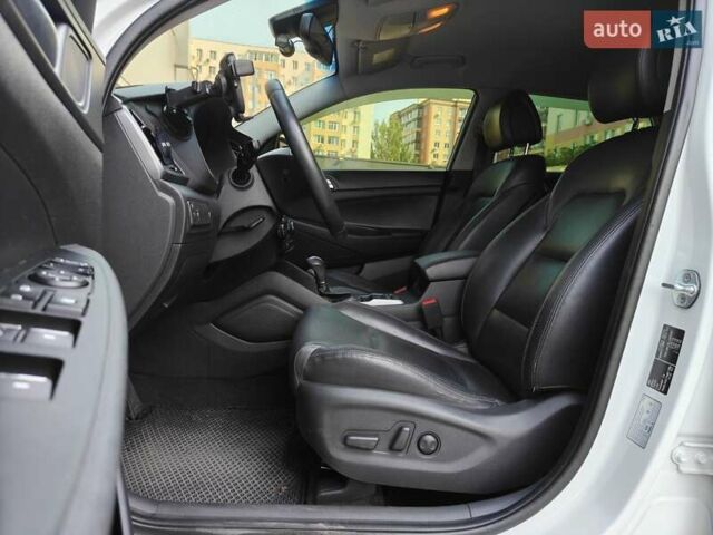 Белый Хендай Туксон, объемом двигателя 2 л и пробегом 99 тыс. км за 20500 $, фото 13 на Automoto.ua