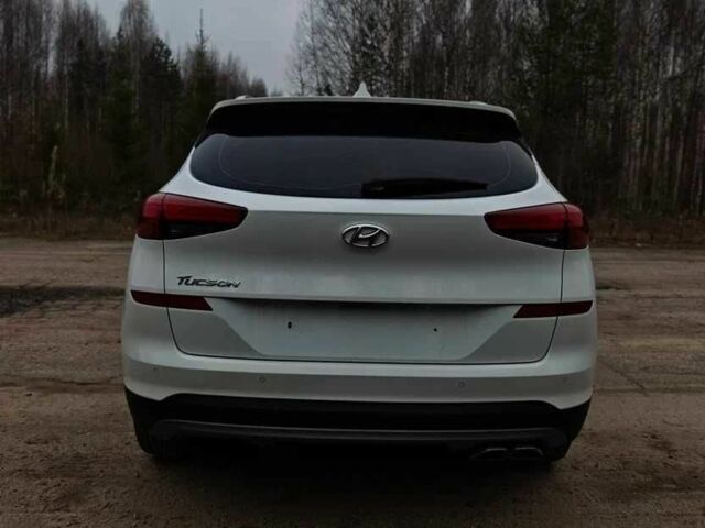 Белый Хендай Туксон, объемом двигателя 2 л и пробегом 75 тыс. км за 13500 $, фото 5 на Automoto.ua