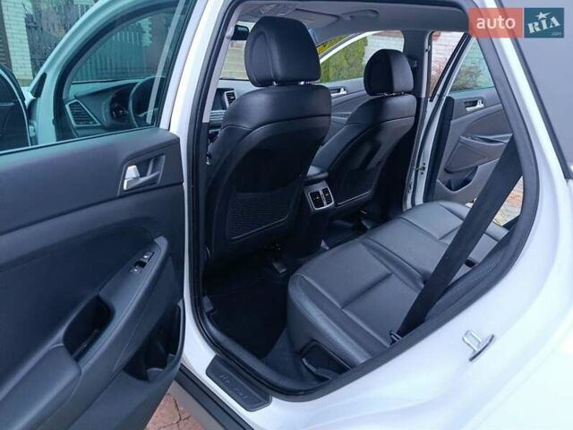 Білий Хендай Туксон, об'ємом двигуна 2 л та пробігом 169 тис. км за 19999 $, фото 73 на Automoto.ua