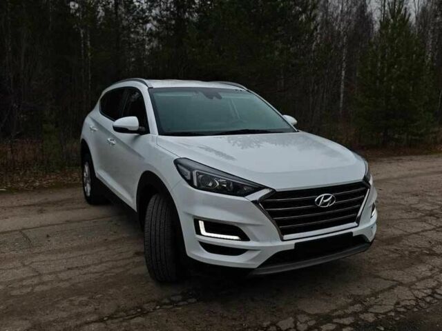Белый Хендай Туксон, объемом двигателя 2 л и пробегом 75 тыс. км за 13500 $, фото 2 на Automoto.ua