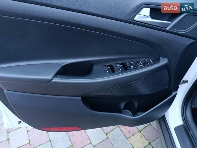 Білий Хендай Туксон, об'ємом двигуна 2 л та пробігом 169 тис. км за 19999 $, фото 78 на Automoto.ua