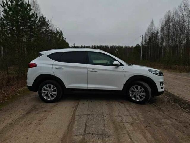 Белый Хендай Туксон, объемом двигателя 2 л и пробегом 75 тыс. км за 13500 $, фото 3 на Automoto.ua