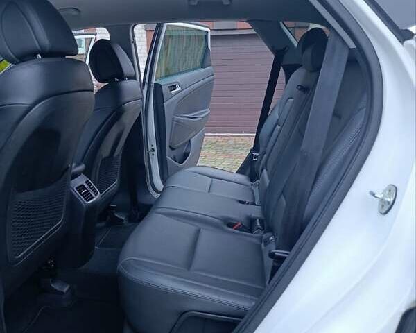 Білий Хендай Туксон, об'ємом двигуна 2 л та пробігом 169 тис. км за 19999 $, фото 70 на Automoto.ua