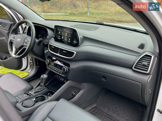 Хендай Туксон 2018 в Киеве на Automoto.ua Белый Хендай Туксон, объемом двигателя 2 л и пробегом 102 тыс. км за 25500 $, фото 22 на Automoto.ua