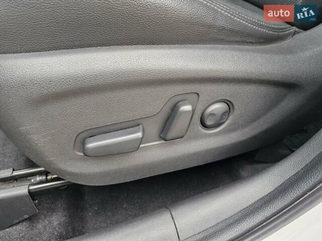 Белый Хендай Туксон, объемом двигателя 2 л и пробегом 111 тыс. км за 19999 $, фото 13 на Automoto.ua