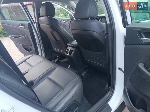 Білий Хендай Туксон, об'ємом двигуна 2 л та пробігом 169 тис. км за 19999 $, фото 37 на Automoto.ua