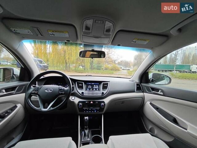 Белый Хендай Туксон, объемом двигателя 2.36 л и пробегом 75 тыс. км за 16700 $, фото 20 на Automoto.ua