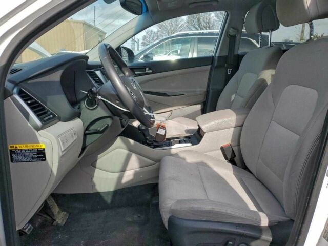 Белый Хендай Туксон, объемом двигателя 1.6 л и пробегом 120 тыс. км за 2800 $, фото 6 на Automoto.ua