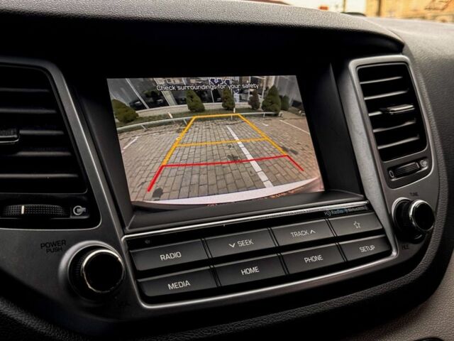 Белый Хендай Туксон, объемом двигателя 2 л и пробегом 90 тыс. км за 13800 $, фото 9 на Automoto.ua