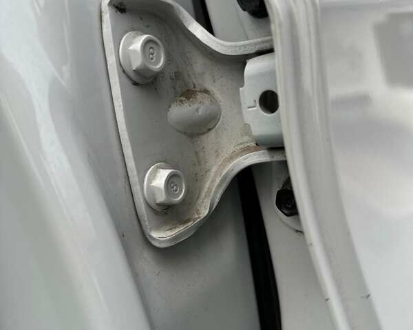 Белый Хендай Туксон, объемом двигателя 2 л и пробегом 131 тыс. км за 17600 $, фото 20 на Automoto.ua