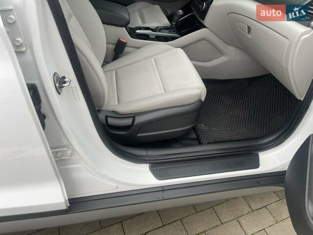Белый Хендай Туксон, объемом двигателя 2 л и пробегом 91 тыс. км за 15900 $, фото 26 на Automoto.ua