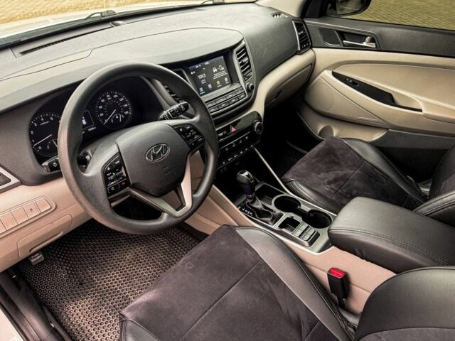 Белый Хендай Туксон, объемом двигателя 2 л и пробегом 90 тыс. км за 13800 $, фото 6 на Automoto.ua