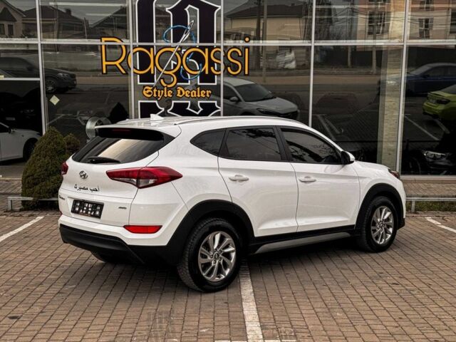 Белый Хендай Туксон, объемом двигателя 2 л и пробегом 90 тыс. км за 13800 $, фото 4 на Automoto.ua