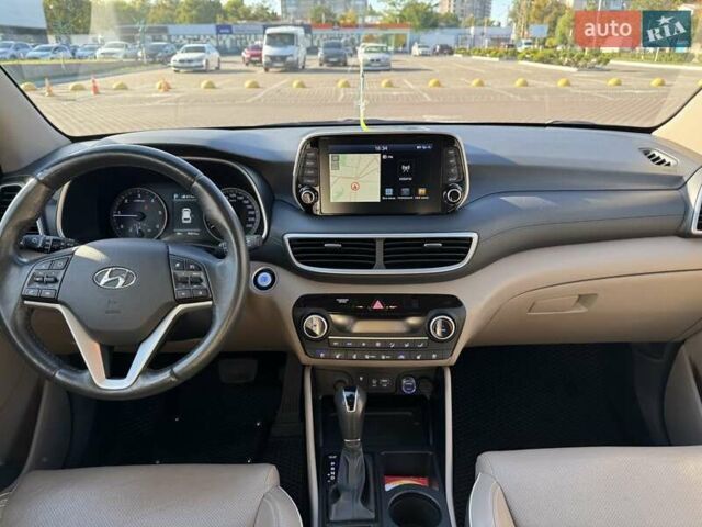 Белый Хендай Туксон, объемом двигателя 2 л и пробегом 97 тыс. км за 24800 $, фото 25 на Automoto.ua