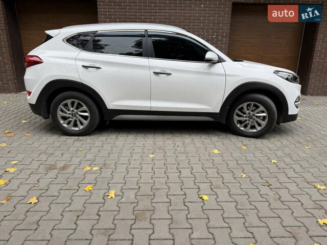 Білий Хендай Туксон, об'ємом двигуна 2 л та пробігом 77 тис. км за 21700 $, фото 11 на Automoto.ua