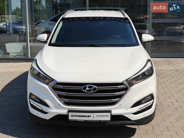 Белый Хендай Туксон, объемом двигателя 2 л и пробегом 99 тыс. км за 20500 $, фото 4 на Automoto.ua