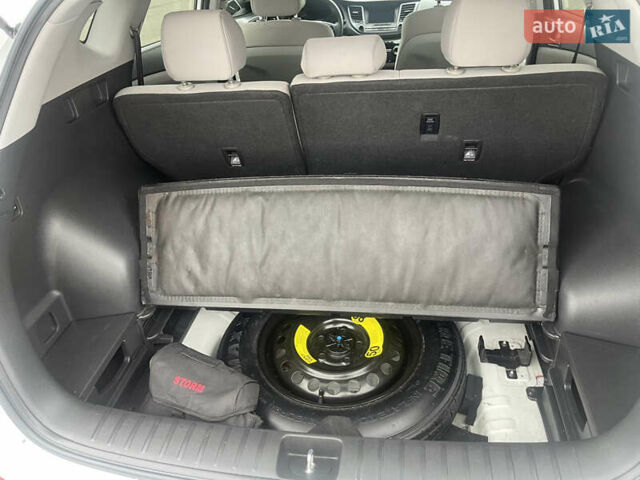 Белый Хендай Туксон, объемом двигателя 2 л и пробегом 91 тыс. км за 15900 $, фото 40 на Automoto.ua