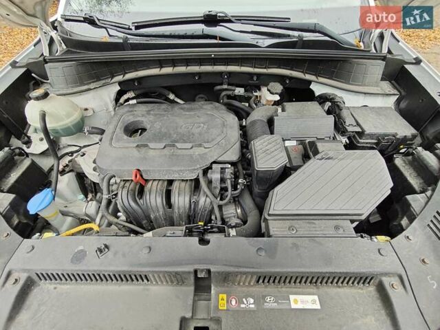 Белый Хендай Туксон, объемом двигателя 2.36 л и пробегом 75 тыс. км за 16700 $, фото 33 на Automoto.ua