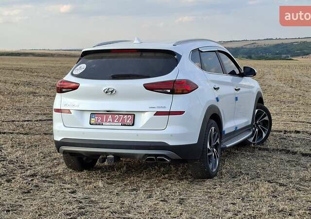 Хендай Туксон 2018 в Киеве на Automoto.ua Белый Хендай Туксон, объемом двигателя 2 л и пробегом 158 тыс. км за 24500 $, фото 1 на Automoto.ua