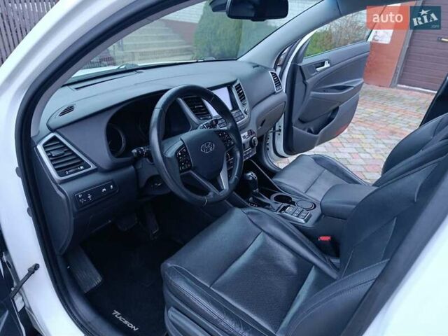 Білий Хендай Туксон, об'ємом двигуна 2 л та пробігом 169 тис. км за 19999 $, фото 82 на Automoto.ua