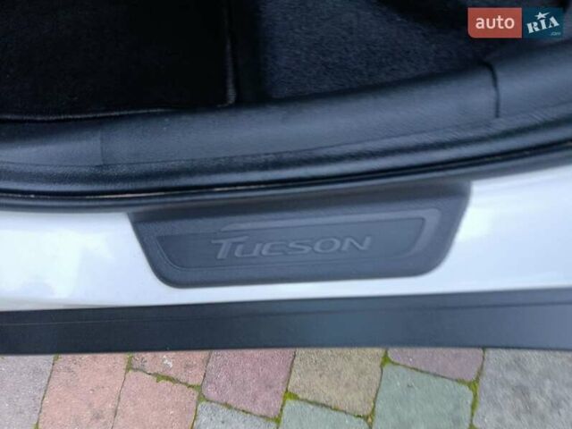Білий Хендай Туксон, об'ємом двигуна 2 л та пробігом 169 тис. км за 19999 $, фото 68 на Automoto.ua