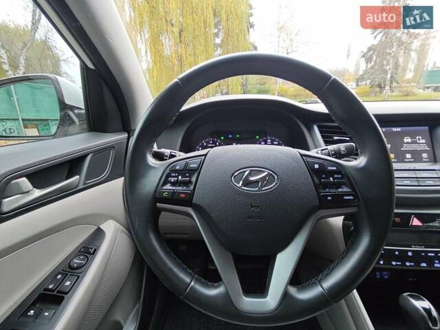 Белый Хендай Туксон, объемом двигателя 2.36 л и пробегом 75 тыс. км за 16700 $, фото 22 на Automoto.ua