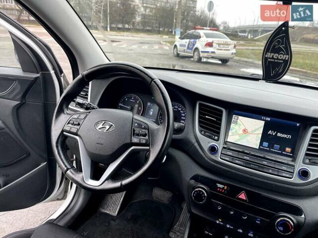 Білий Хендай Туксон, об'ємом двигуна 1.69 л та пробігом 163 тис. км за 15499 $, фото 14 на Automoto.ua