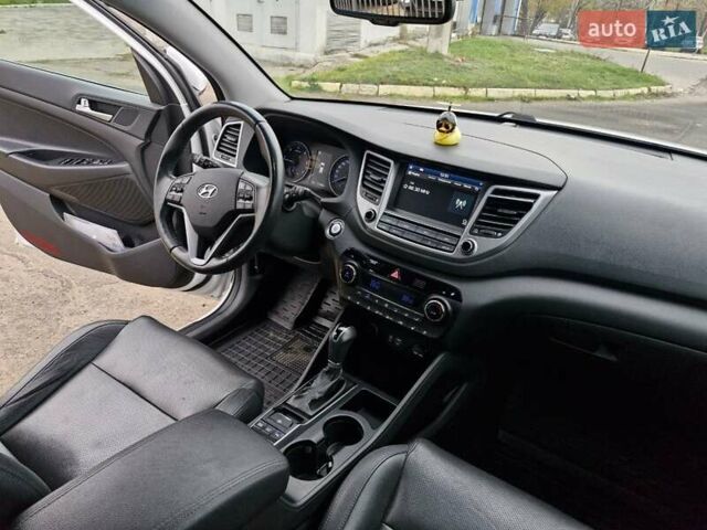 Белый Хендай Туксон, объемом двигателя 2 л и пробегом 111 тыс. км за 19999 $, фото 19 на Automoto.ua