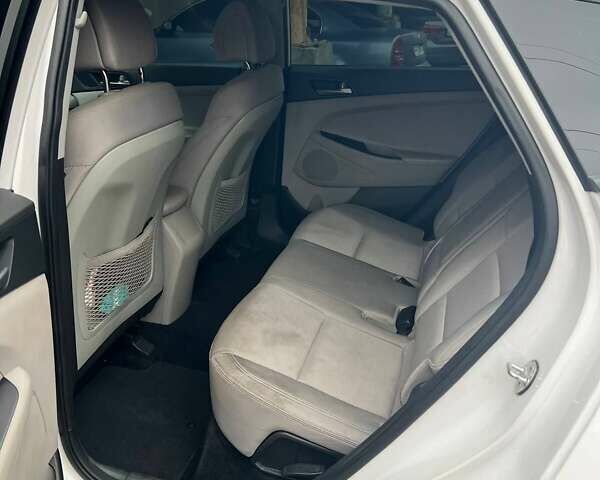 Белый Хендай Туксон, объемом двигателя 2 л и пробегом 96 тыс. км за 16900 $, фото 9 на Automoto.ua