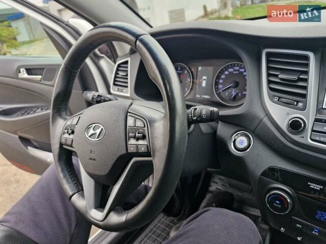 Белый Хендай Туксон, объемом двигателя 2 л и пробегом 111 тыс. км за 19999 $, фото 22 на Automoto.ua