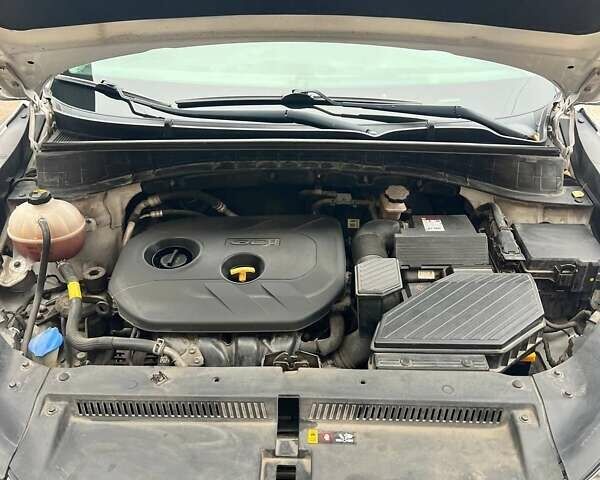 Белый Хендай Туксон, объемом двигателя 2 л и пробегом 96 тыс. км за 16900 $, фото 2 на Automoto.ua