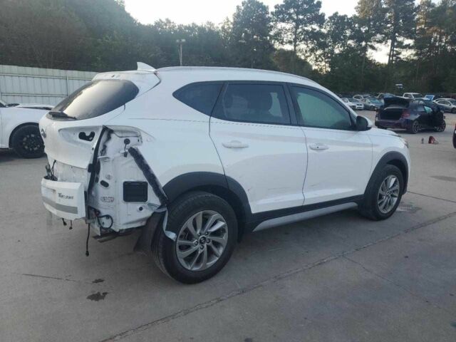 Белый Хендай Туксон, объемом двигателя 2 л и пробегом 129 тыс. км за 10800 $, фото 2 на Automoto.ua