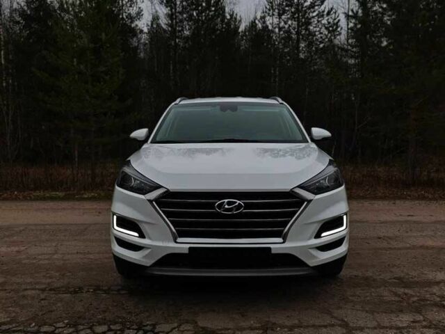 Белый Хендай Туксон, объемом двигателя 2 л и пробегом 75 тыс. км за 13500 $, фото 1 на Automoto.ua